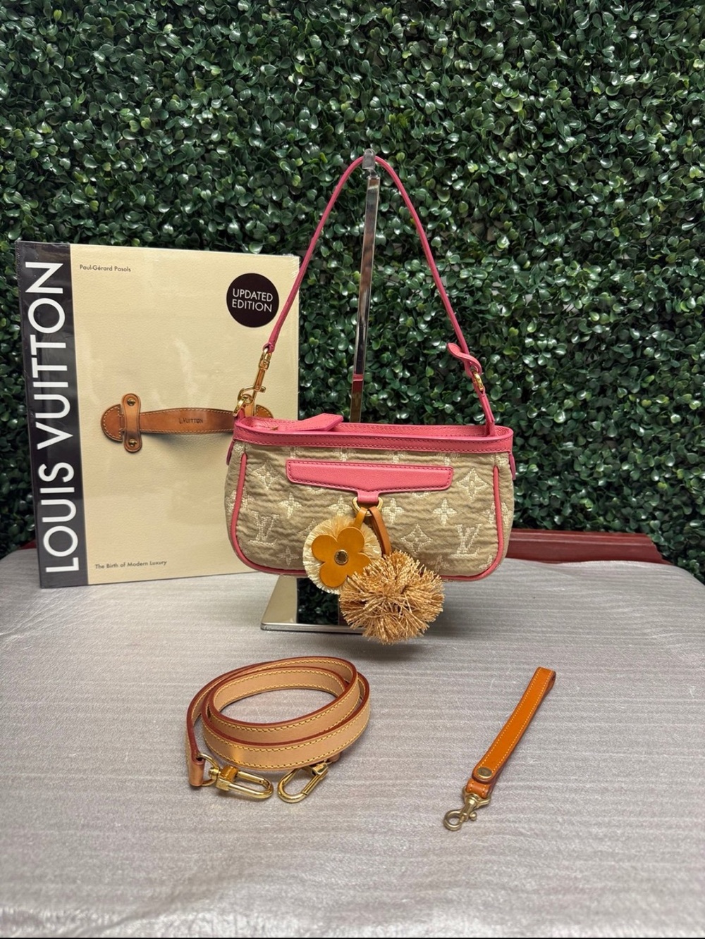 Louis Vuitton Limited Edition PINK Monogram Sabbia Pochette Accessories